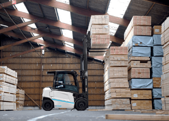 UniCarrier Forklift moving material