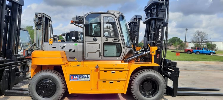 New Hyundai 130D-9 29,000 Pound Capacity Diesel Forklift